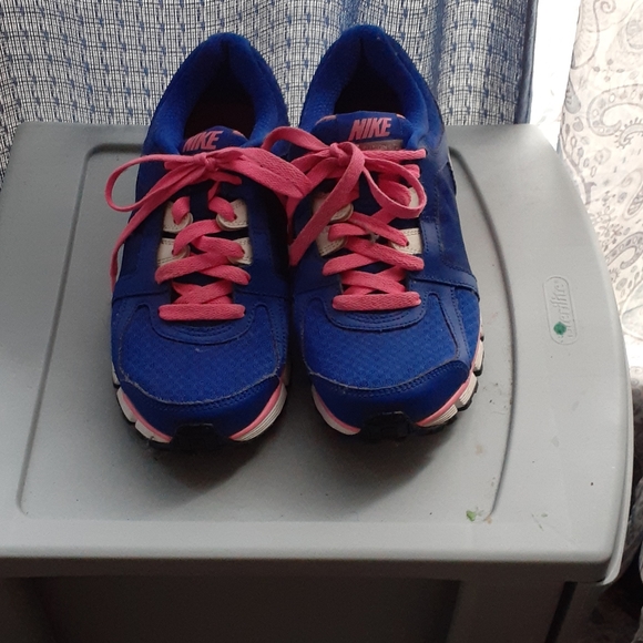 Shoes - Picture 1 of 3